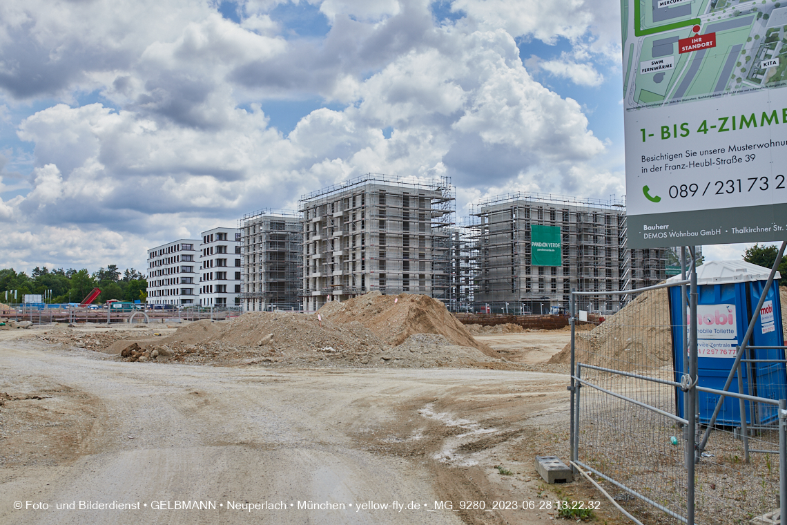 28.06.2023 - Baustelle Alexisquartier - neue DEMOS-Hinweisschilder 28.06.2023 - Baustelle Alexisquartier - neue DEMOS-Hinweisschilder